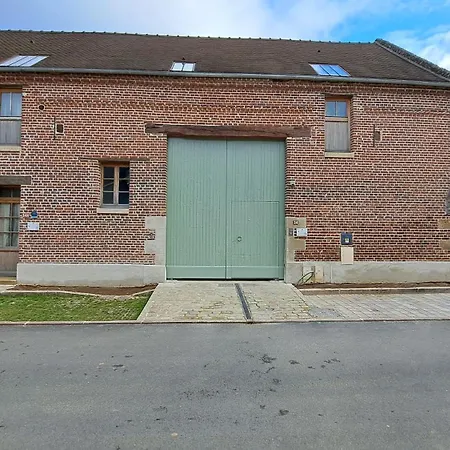 Les Petits Greniers Apartment *